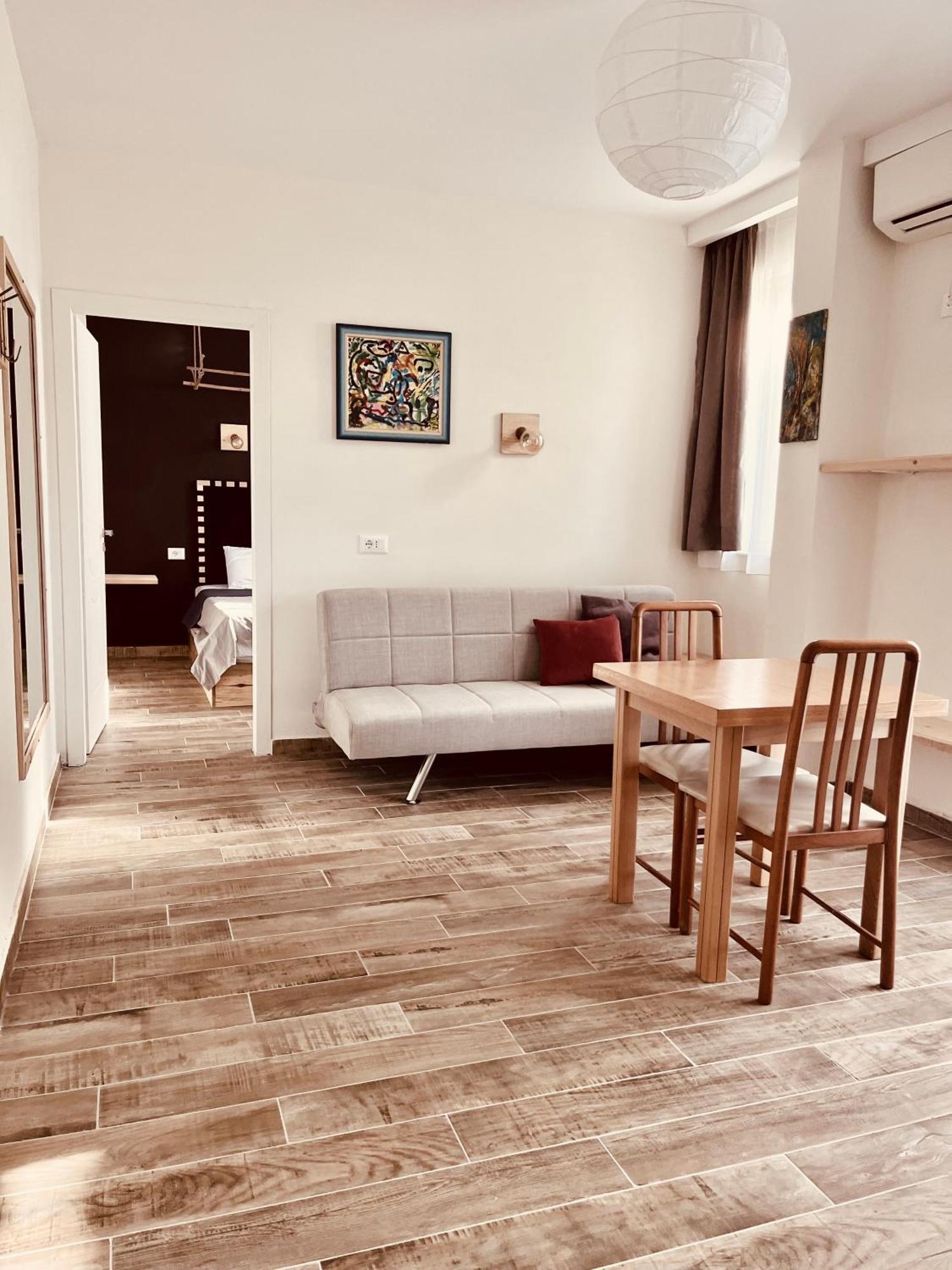 Family Tree - Quiet Area - Self Check In Aparthotel Golem  Rum bild